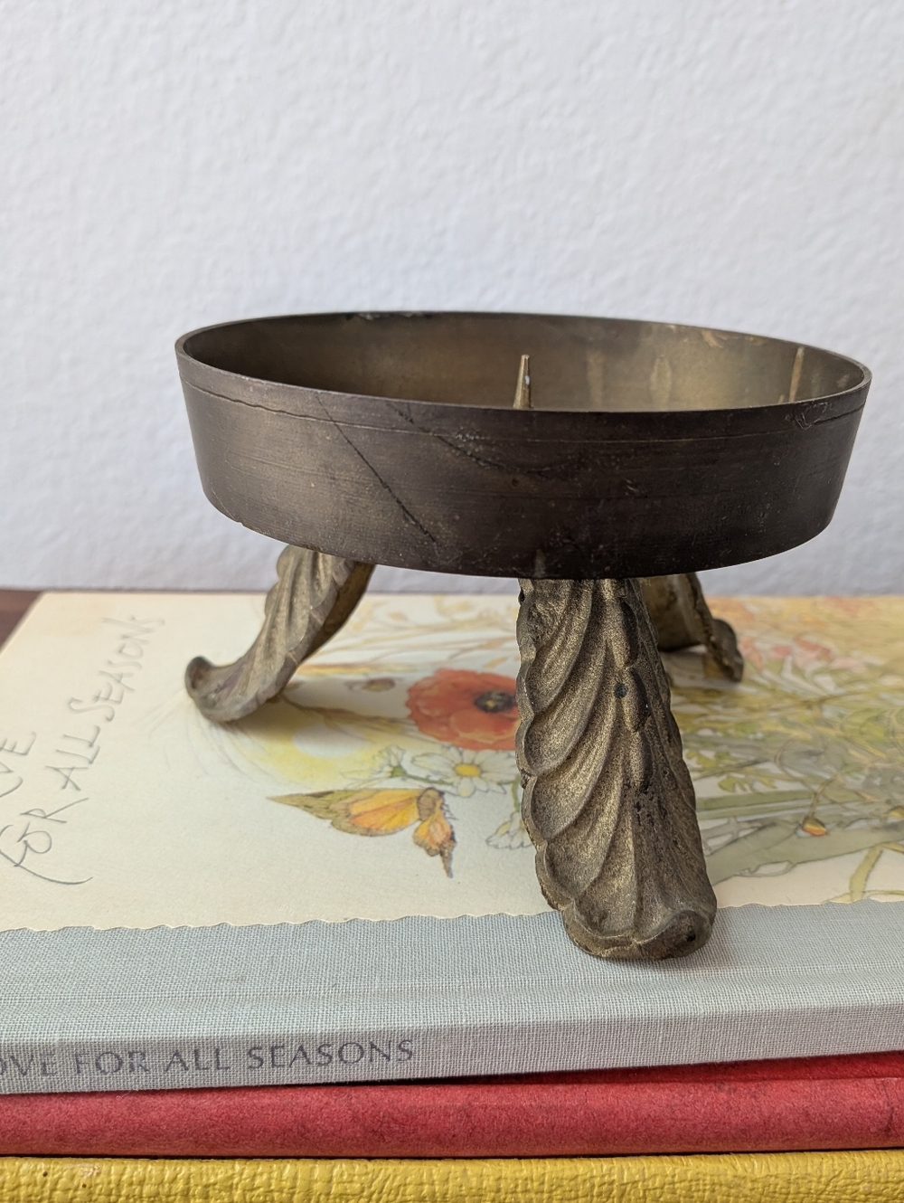 Vintage Brass Hollywood Regency Pillar Candle Holder Leaf Motif 3" X 4.5" - Picture 10 of 12